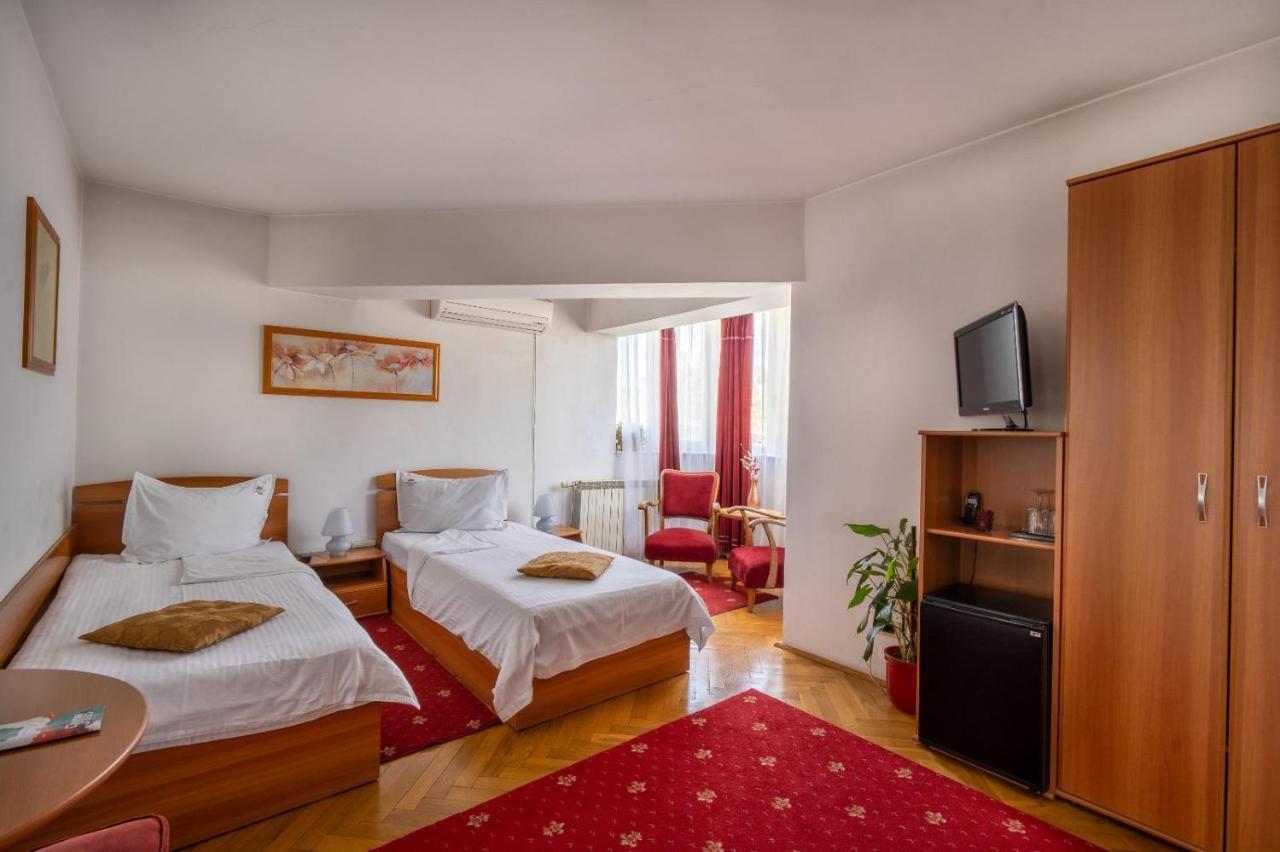 Villa-Hotel Escala Kluž Exteriér fotografie
