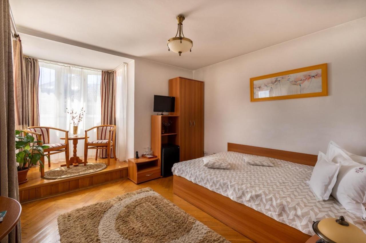 Villa-Hotel Escala Kluž Exteriér fotografie