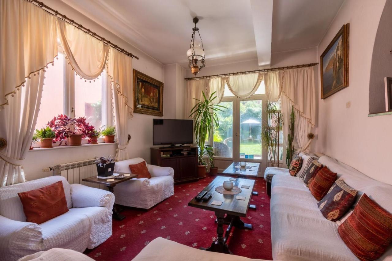 Villa-Hotel Escala Kluž Exteriér fotografie