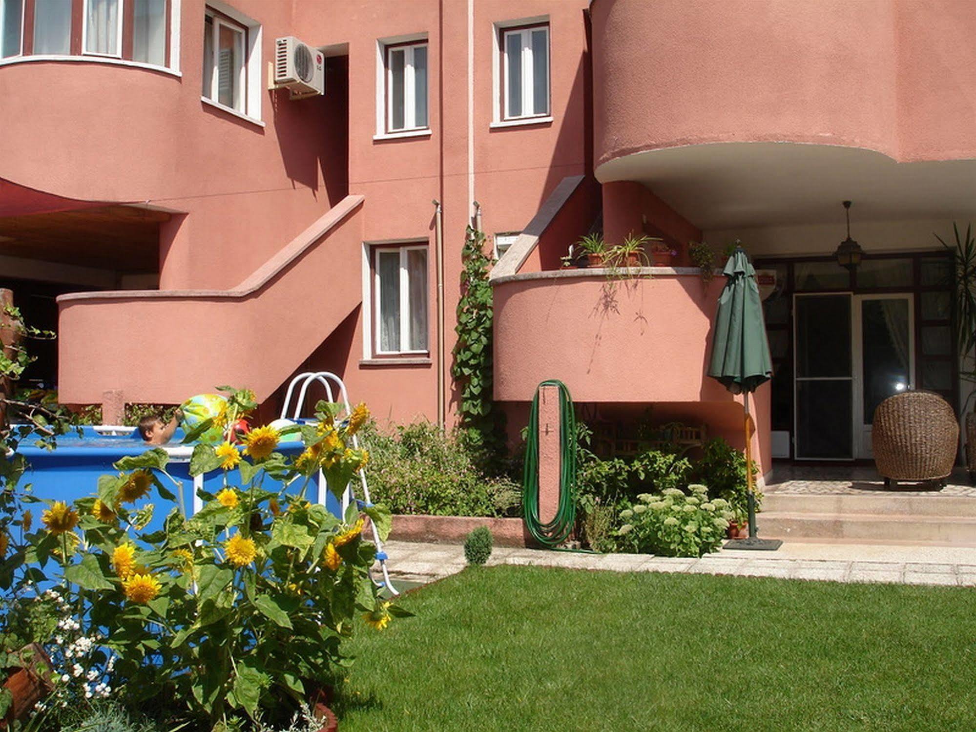 Villa-Hotel Escala Kluž Exteriér fotografie