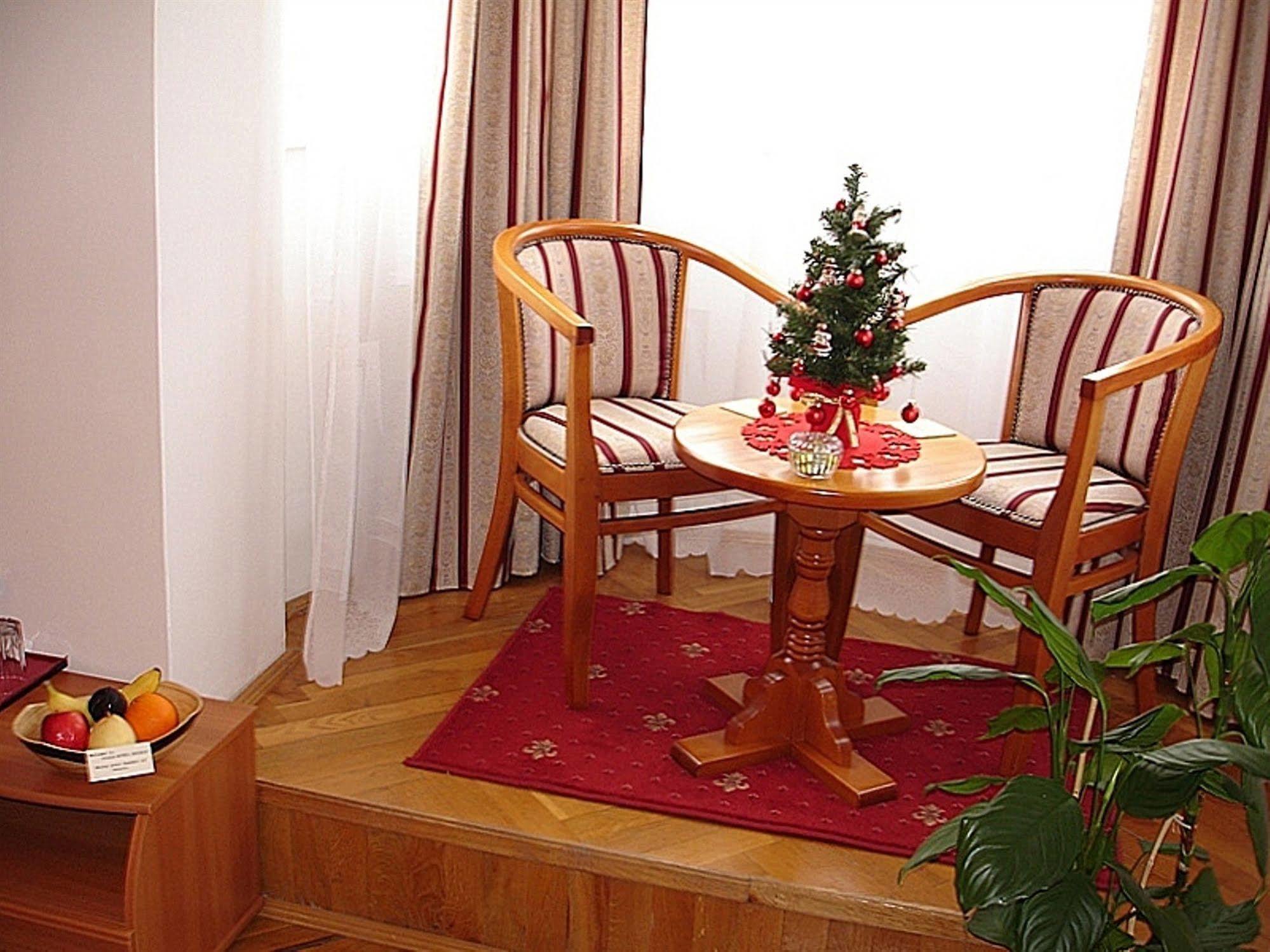 Villa-Hotel Escala Kluž Exteriér fotografie