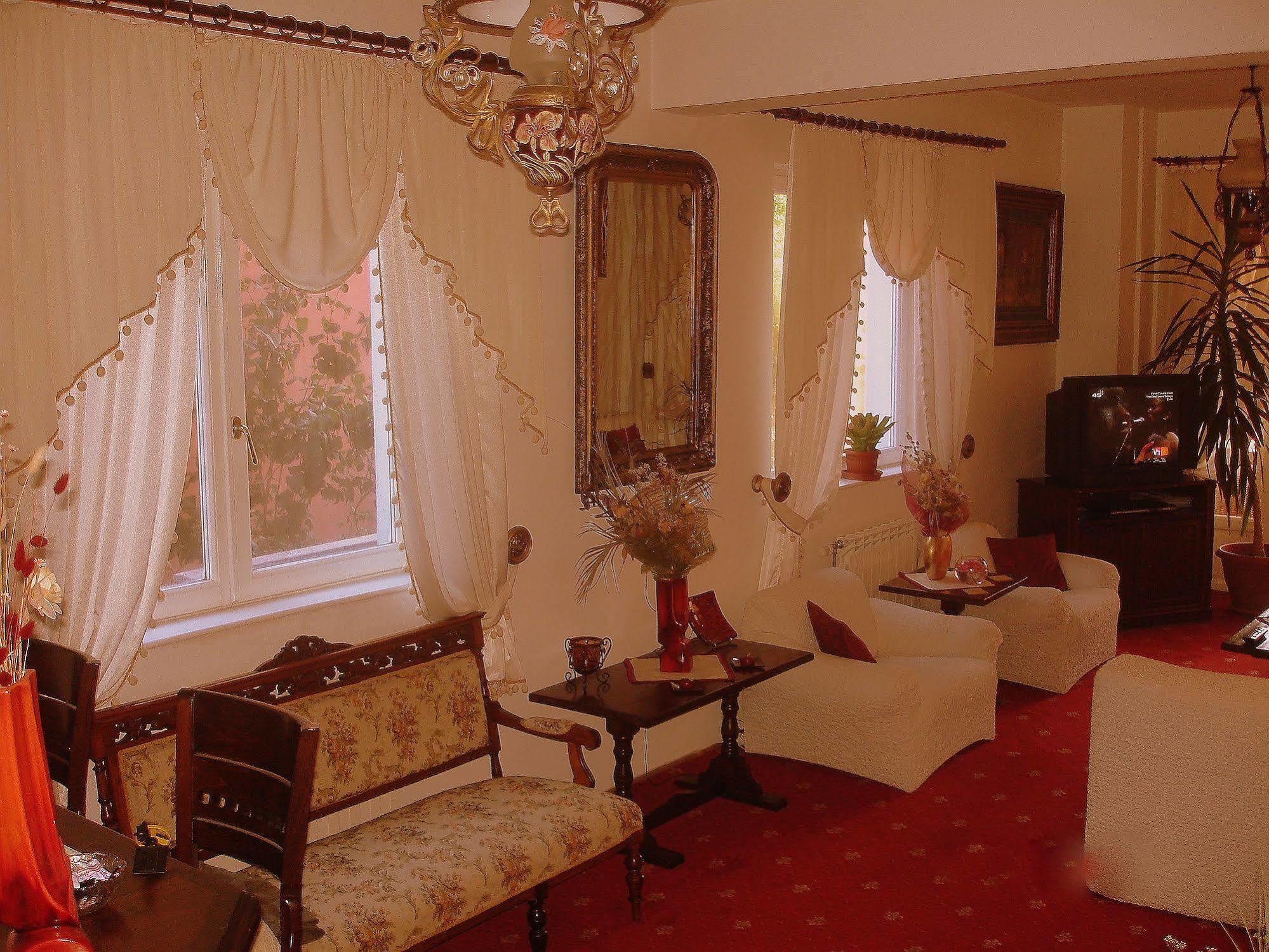 Villa-Hotel Escala Kluž Exteriér fotografie